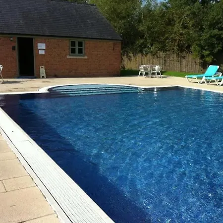 Castleford Cottage , Lowermill Estate Somerford Keynes Exterior photo